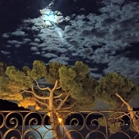 Casa D'epoca Fronte A Di Appartamento Domaso