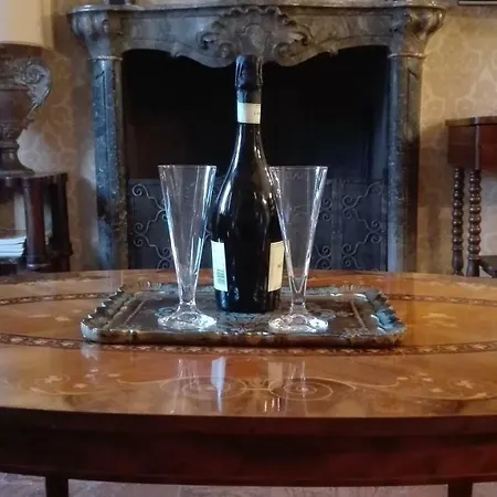 Casa D'epoca Fronte A Di Apartamento Domaso